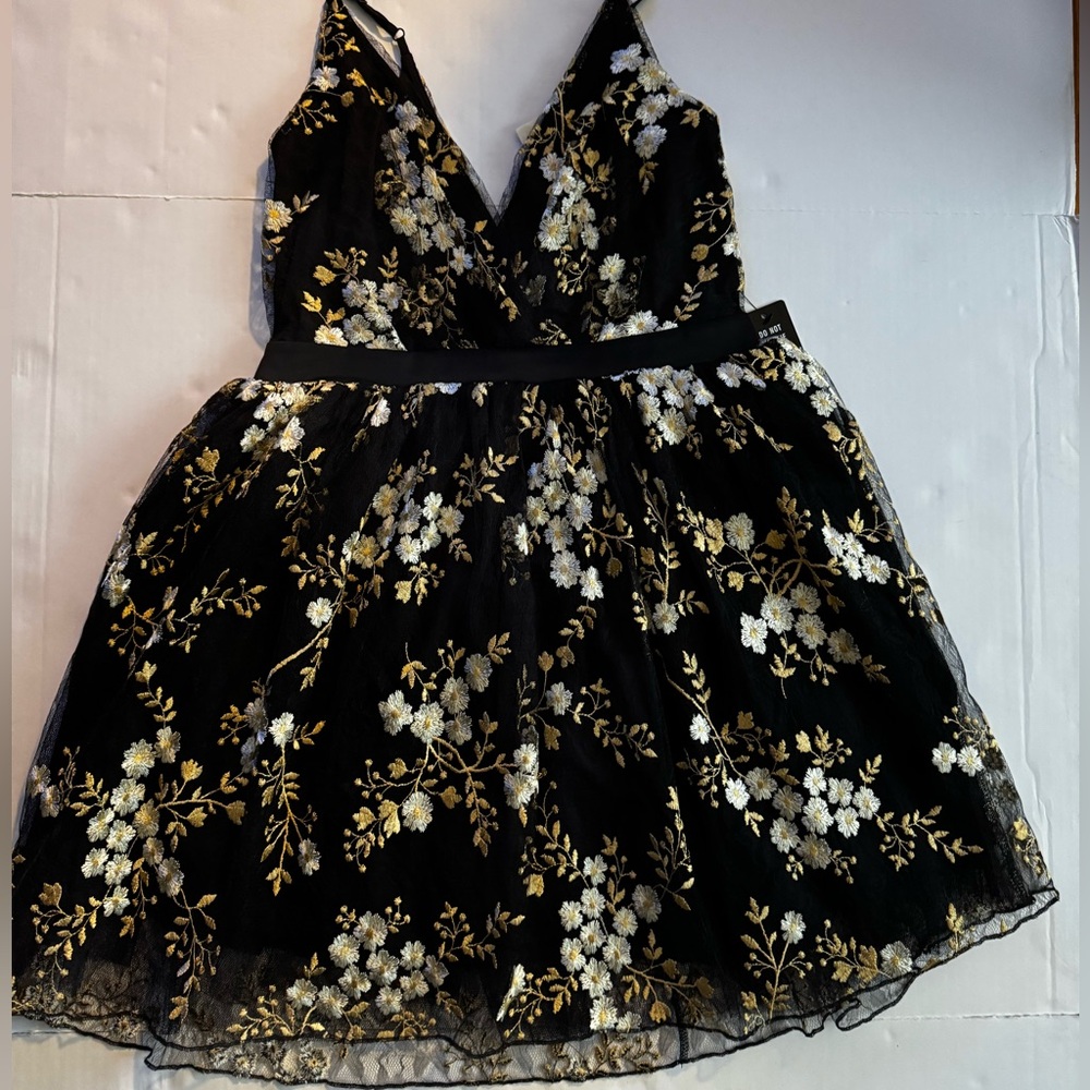 Floral lace Express dress - Picture 3 of 7